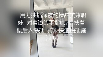    商场厕所小情侣躲在里面吃奶吃鸡巴被我发现了