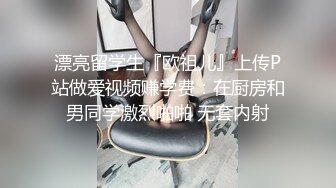  和极品清秀小美女一起散步看着那曼妙肉体苗条大长腿实在忍不住掏出鸡巴叫她吸吮