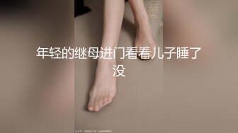 溜进商场女厕偷拍两个小美女被发现了赶紧跑