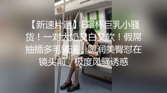 邻居少妇空虚寂寞，竟然找来两个CD人妖操自己 可真骚，光滑滑的美腿 被人妖草逼穴 淫荡地叫声不怕别人听见！