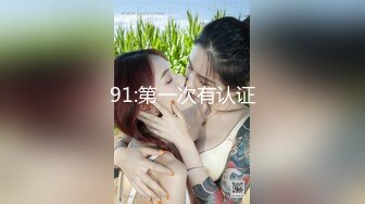 【新片速遞】  巨乳妹子网红脸吊钟奶子轻松可以吃到自己的乳头，特写自己超嫩的粉穴水水不少