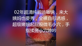 帅小伙一个人在出租房无聊等兵哥哥