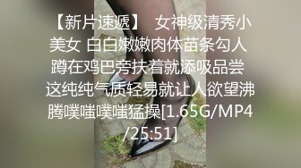  长发超萌超可爱的妹子，岔开腿极品一线天白虎馒头贴心男友上演舔逼射在肚子上