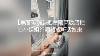 居家人妻黑丝露脸真实性爱实录，给小哥的大鸡巴舔硬，激情上位套都没有带，各种体位抽插射在肚子上自慰逼逼