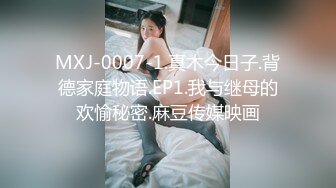 阴唇很肥厚的人事部美女，邀约小区房打炮，开着门做爱，小声哼唧哼唧，好怕电梯出来个人！