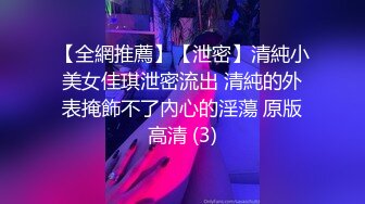 年轻小夫妻各玩各的，白虎穴龟头在上面不停的摩擦，撸硬就想玩深喉