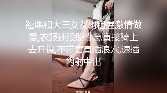 白袜美女自慰起来真狂热