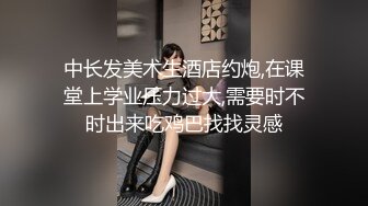 舞蹈生桃子极品美臀清纯眼镜萌妹，脱掉内裤对着镜头扭动屁股，抬起双腿特写逼逼，坐在枕头上摩擦掰穴