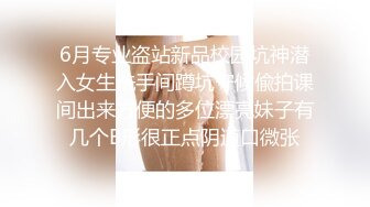  宅男暗恋七年的女主管结婚了 特意翻出这些年偷拍她的洗澡意淫,还用小号加人家骚扰她