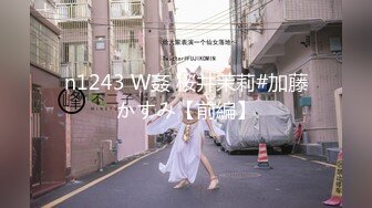 【新速片遞】  熟女大奶人妻3P 在家被两个壮男轮流无套输出 嘴含逼插 相当舒坦 