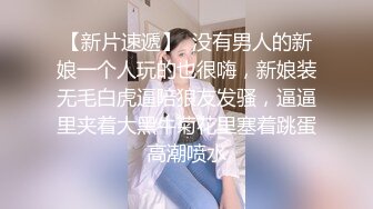 【新片速遞】  没有男人的新娘一个人玩的也很嗨，新娘装无毛白虎逼陪狼友发骚，逼逼里夹着大黑牛菊花里塞着跳蛋高潮喷水