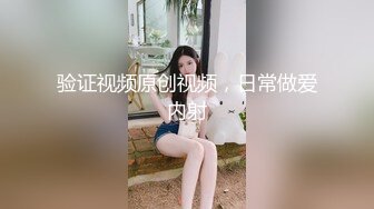 长相甜美的妹妹穿银色睡衣，聊聊性事男友迫不及待