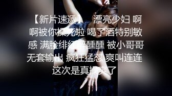 牛仔裤时尚小美女，清爽的吊带衣，偷窥她上厕所，小肥阴唇 可以~