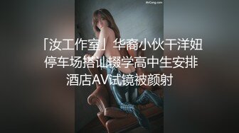 她唱歌鸭哥吃奶子玩逼好不刺激挑逗的小姐姐歌都唱不下去口交大鸡巴才满足