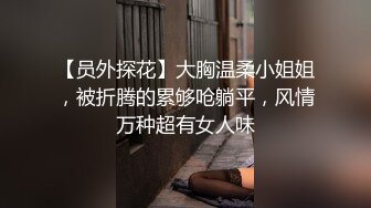 奶子很大的东南亚小妹平台直播被青涩小哥爆草，听大哥指挥揉奶玩逼，大鸡巴直接插入好疼