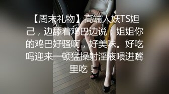   一起来吧小宝贝按摩床上激情双飞，黑丝情趣享受两个骚逼的活服务真棒，轮流爆草配合小哥抽插