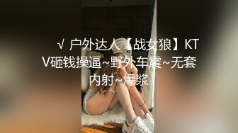 酒店里干别人媳妇给狼友看，颜值高超级骚吃奶玩逼道具蹂躏无毛白虎，各种体位爆草抽插，浪叫呻吟