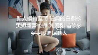  眼镜熟女阿姨 撅着屁屁被老公公无套输出 先操骚逼再爆老菊花 最后内射骚逼