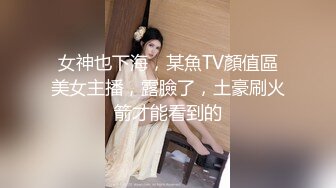 红发时尚美少妇居家啪啪,被老公按在床头柜上深入抽送,啊啊直叫