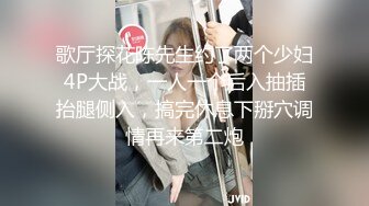 极品淫乱骚婊 4P堪比AV 两手各握肉棒一个舔B (1)