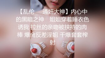 【新片速遞】  小少妇的3P生活，全程露脸先洗澡后啪啪，舔逼的活交给小弟，轮到草逼了大哥先上，各种体位爆草抽插浪叫不止