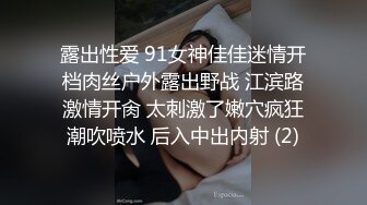 商场女厕偷拍披肩发美女 尿尿时用双手把逼掰开 尿完不擦逼