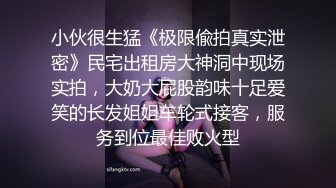 邪恶的房东暗藏摄像头偷拍身材丰满的少妇洗澡