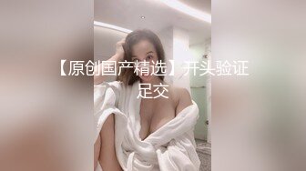 最新全镜偷窥丸子头清纯小美眉嘘嘘