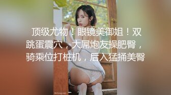 【极品稀缺 破解摄像头】JK风小姐姐更衣间拿手机自拍 多角度偷拍