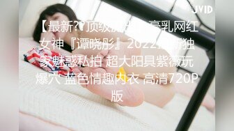 戴眼镜长发妹子甜甜厕所自拍视频，笑容很甜.