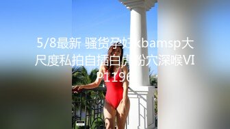 屌丝门缝下偷窥女邻居洗澡在手淫❤️故意压着嗓子淫笑了几声,妹子瞬间动作僵硬住了