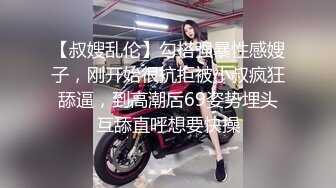 长相甜美骚骚妹子性感白色内衣坐在椅子上特写自慰，跳蛋塞逼拨开内裤拉扯出白浆手指扣弄流水