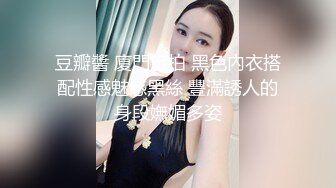   职场女下班还要做兼职，穿上情趣黑丝装口交舔屌