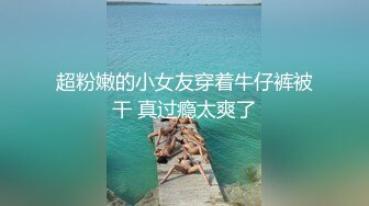 【妖艳女神暴力自慰大量喷水】开档黑丝拨开内裤，扩阴器洗逼灌水，手指猛扣高潮喷射，振动棒深插，浴室洗澡湿身诱惑