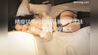 大辫子御姐美少妇全程露脸跟大哥激情啪啪，温柔的舔弄大鸡巴主动上位无套抽插，让大哥站着后入揉着骚奶子内射