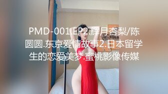 性感大波妹，全程露脸爆乳肥臀无毛逼，水嫩骚穴道具自慰，揉奶玩逼撅着屁股给狼友看，表情好骚舔弄假阳具