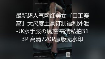  大二学舞蹈气质贫乳小妹扭动屁股脱下牛仔短裤，情趣开档内裤交插嘴