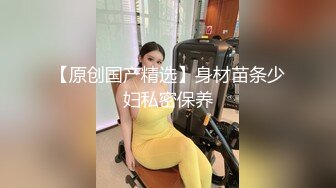 《极品CP魔手外购》美女如云商场全景逼脸同框偸拍数位都市气质小姐姐方便，惊现一线天粉嫩美鲍