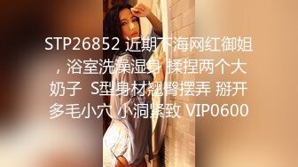 办公楼女厕全景偷拍多位妆容精致的美女职员 各种姿势嘘嘘