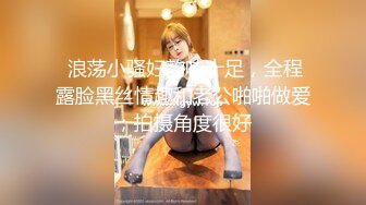 趴墙偷窥邻居放假回家的女儿洗澡 动作有点大被发现了