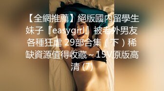 颜值区网红级大眼睛美女下海黄播，吊带小背心揉捏奶子，丰乳翘臀身材一级棒，刚播有点放不开，小露BB一线天超肥骚穴